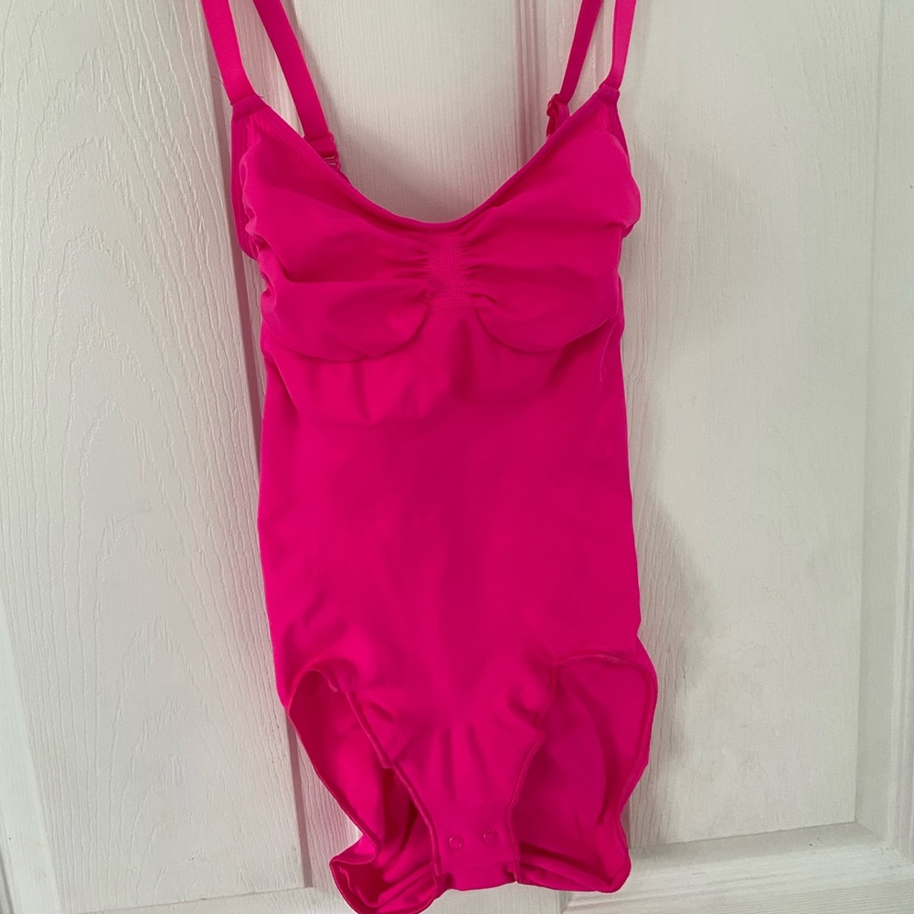 SKIMS hot pink sculpting body suit NWOT size L/XL